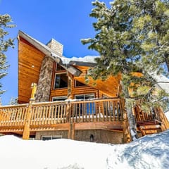 Large Luxury Lodge | Sleeps 14, Fire Pit & Views!