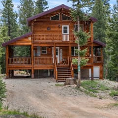 Tranquil Cabin - Private Hot Tub and Fire Pit!