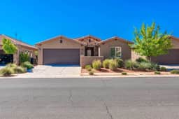 Desert Gem Red Rock Views with Pool & Hot Tub Access - Image 5