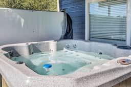 Harbor Heights Cabin with Private Hot Tub! - Image 4