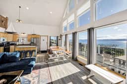 Harbor Heights Cabin with Private Hot Tub! - Image 5