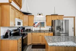 Harbor Heights Cabin with Private Hot Tub! - Image 3