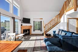 Harbor Heights Cabin with Private Hot Tub! - Image 2