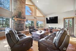 Large Luxury Lodge | Sleeps 14, Fire Pit & Views! - Image 3