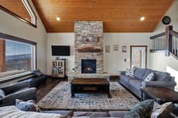 Lazy Bear Lodge - Image 3