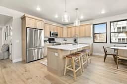 Luxe 3 Bedroom Retreat with Balcony and Views - Image 2