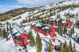 Luxury Ski Condo with Hot Tub - Image 5