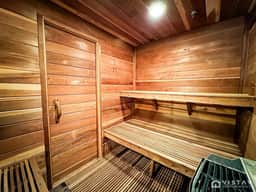 Ski shuttle to Deer Valley, hot tub and sauna - Image 3
