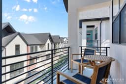 New 3-Bedroom Retro Chalet with Balcony - Image 3