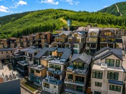 Park City 4BR•Ski-In/Out•Hot Tub•Walk to Main - Image 2