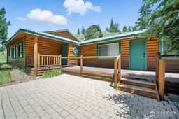 Stunning Log Cabin Close to Panguitch Lake - Image 2