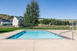 The Blue Bear w/ Hot tub and Pool - Image 4
