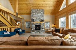 The Moccasin Lodge - Private Hot Tub & Large Deck - Image 3