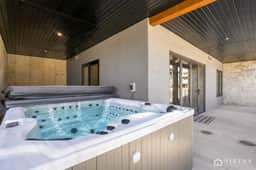 Elevate Villas 4C | 10 Seat Spa, Sauna, Ski In/Out - Image 3