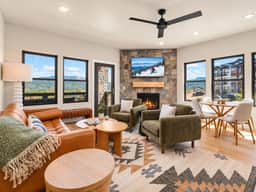 Deer Valley East 3BR•Hot Tub•Pool•Lake View - Image 2