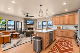 Deer Valley East 3BR•Hot Tub•Pool•Lake View - Image 3