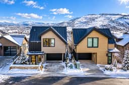 Sleeps 20 • 2 homes, 2 hot tubs • Ski-in/out - Image 2