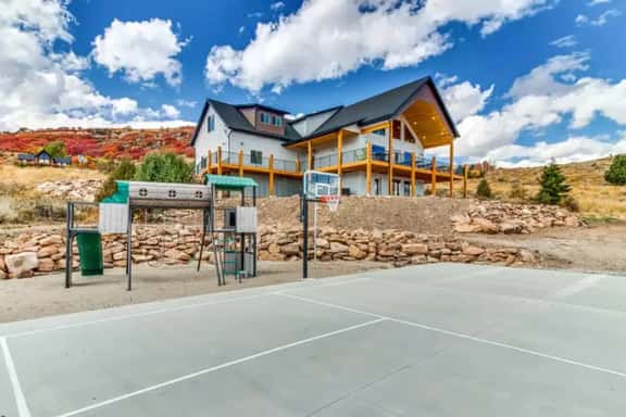 Lazy Bear Lodge - Image 1