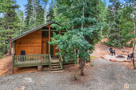 Lovely Log Cabin with Fire Pit! - Image 1