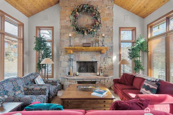 Sleeps 12 | Hot Tub, Fire Pit, Free Ski Shuttle - Image 1