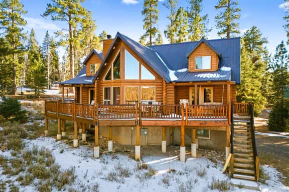 Trophy Room Retreat - Large Lodge with Hot Tub & Sauna - Image 1