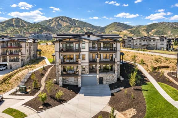 Deer Valley East 3BR•Hot Tub•Pool•Lake View - Image 1