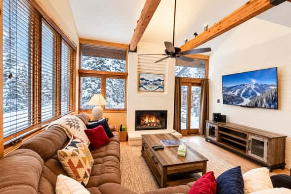 Prime Ski Escape with Hot Tub and Scenic Views - Image 1