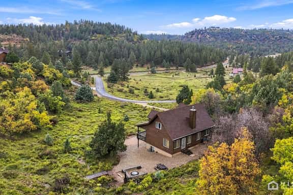 Elk Tracks Cabin | Scenic Location with Fire Pit - Image 1