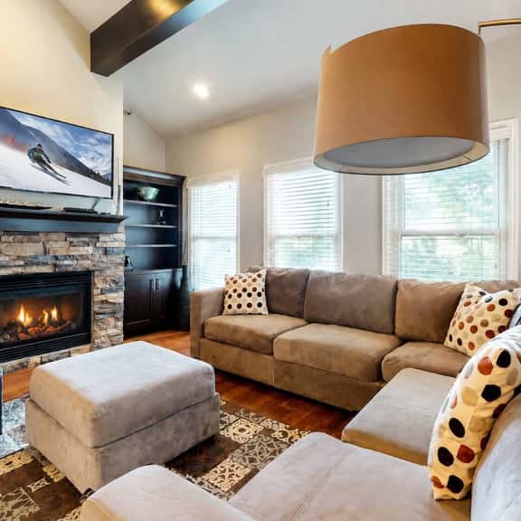 3BR Park Ave Condo | Walk to Main St & Ski Lift - Image 1