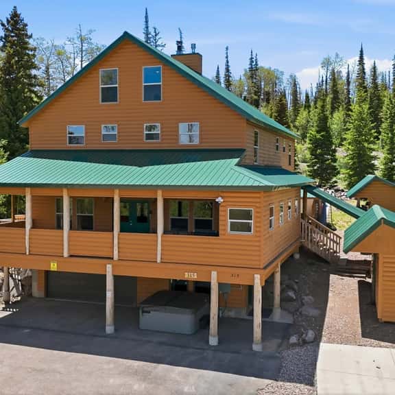Ridgeview Retreat - Huge Cabin w/ Hot Tub - Image 1