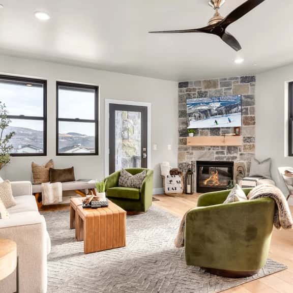 Ski Chalet at Deer Valley with Free Shuttle & Hot Tub - Image 1