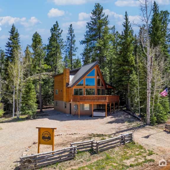 Strawberry Valley Villa -Stunning Views & Hot Tub - Image 1