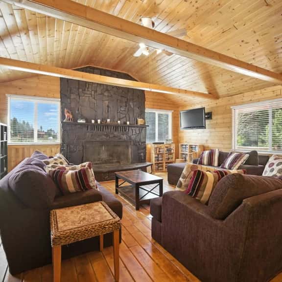 Stunning Log Cabin Close to Panguitch Lake - Image 1