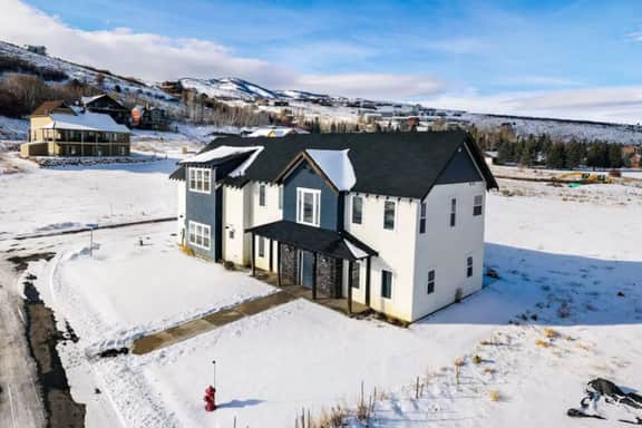 Dual Homes Near Bear Lake with Private Hot Tub - Image 2