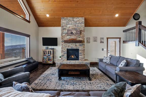 Lazy Bear Lodge - Image 3