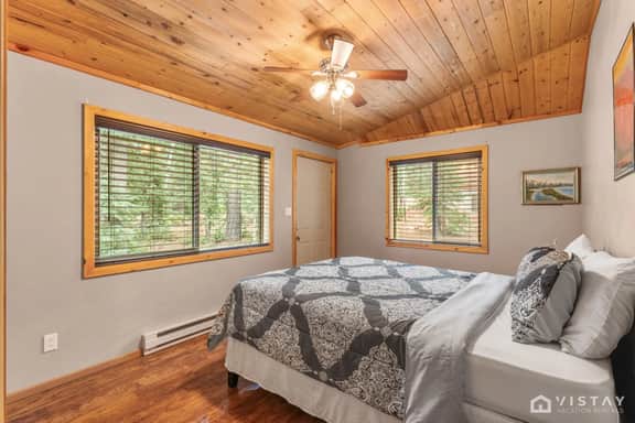 Lovely Log Cabin with Fire Pit! - Image 4