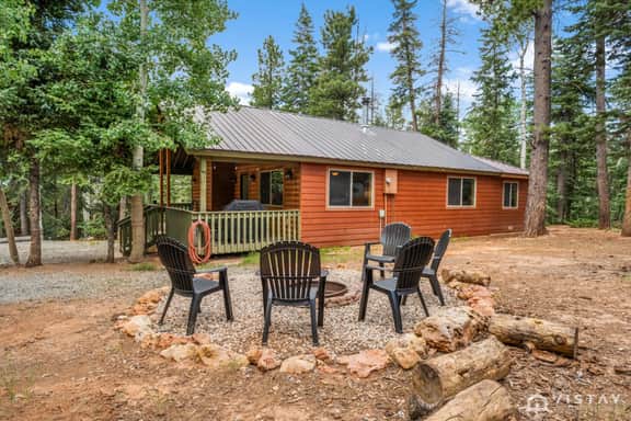 Lovely Log Cabin with Fire Pit! - Image 5