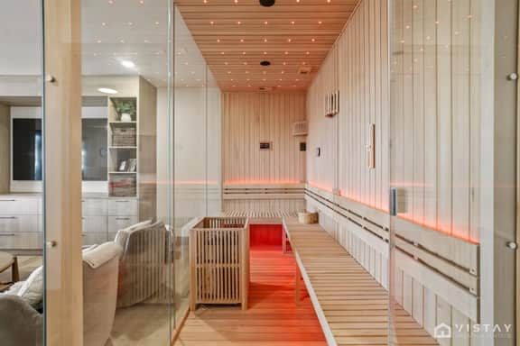 Luxury Ski In/Ski Out Condo w/ Hot Tub and Sauna - Image 5