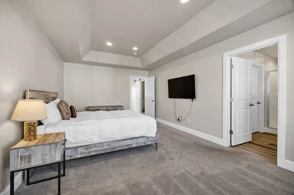 Modern Lake Retreat | Steps to Marina & Adventure - Image 4