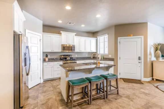 Mountain-View Townhome w/ Emeral Pools & Hot Tub - Image 4