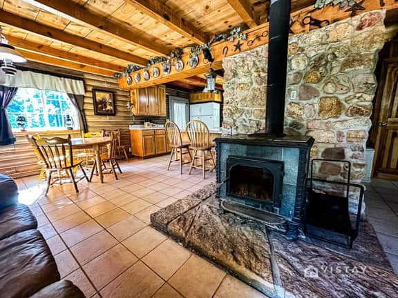 Off-grid Cabin at Angel Valley Ranch - Image 2