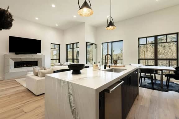 Park City White Pine Hot Tub, Ski Lifts, Free Shuttle - Image 3