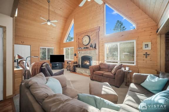 The Greyt Retreat w/ Bunkhouse - Image 2