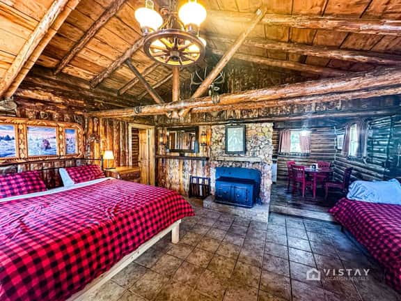 The John Wayne Cabin at Angel Valley Ranch - Image 3