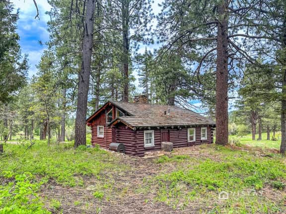 The John Wayne Cabin at Angel Valley Ranch - Image 4