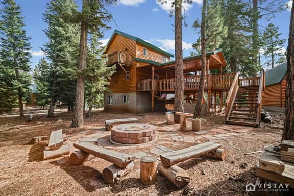 The Kool Kabin | Chill Deck, Fire Pit & BBQ Grill - Image 4