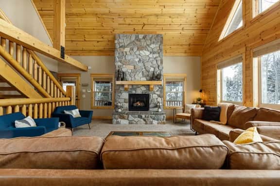 The Moccasin Lodge - Private Hot Tub & Large Deck - Image 3