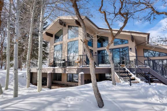 Scenic Alpine Getaway, Hot Tub, Sauna, Views - Image 2