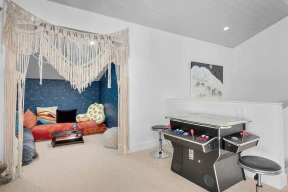 Scenic Alpine Getaway, Hot Tub, Sauna, Views - Image 4