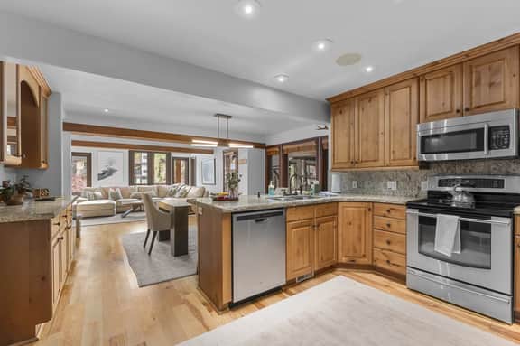 Park City 5BR•Hot Tub•Theater•Game Loft•Shuttle - Image 2
